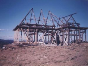 再生中の古民家の骨組み